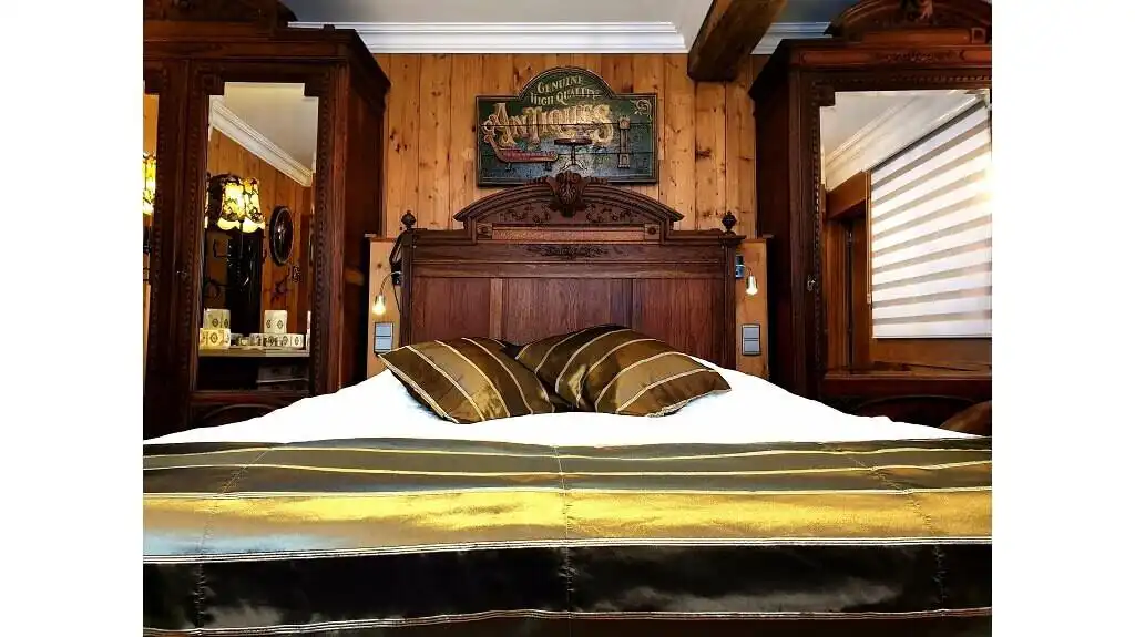 Charmehotel met 10 kamers te koop in Oudenburg foto 9