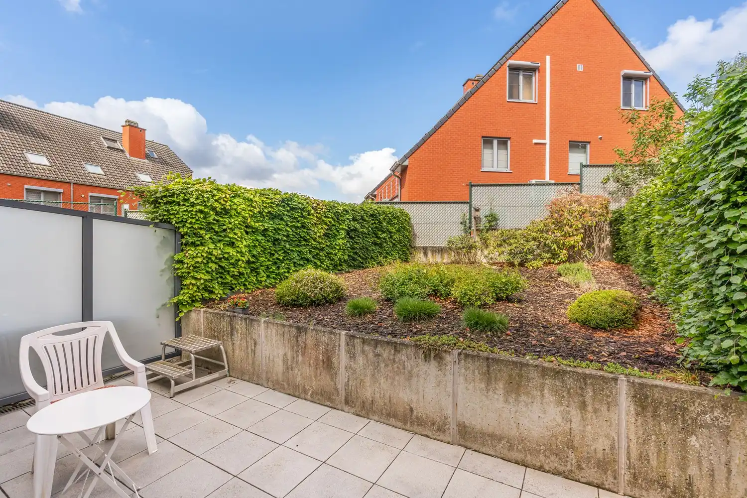 Goed onderhouden gelijkvloersappartement met 2 slaapkamers, ondergrondse autostaanplaats en kelder te Linden ! foto 15