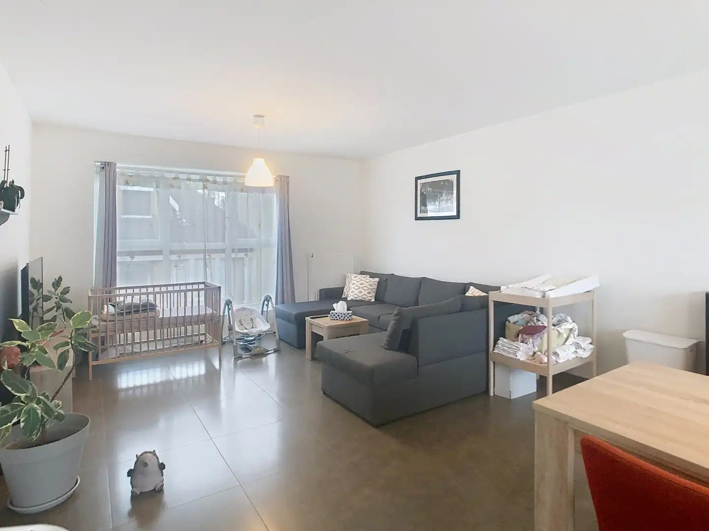 Zeer verzorgd duplex-appartement in centrum Westrozebeke, met tuintje, terras en carport foto 2