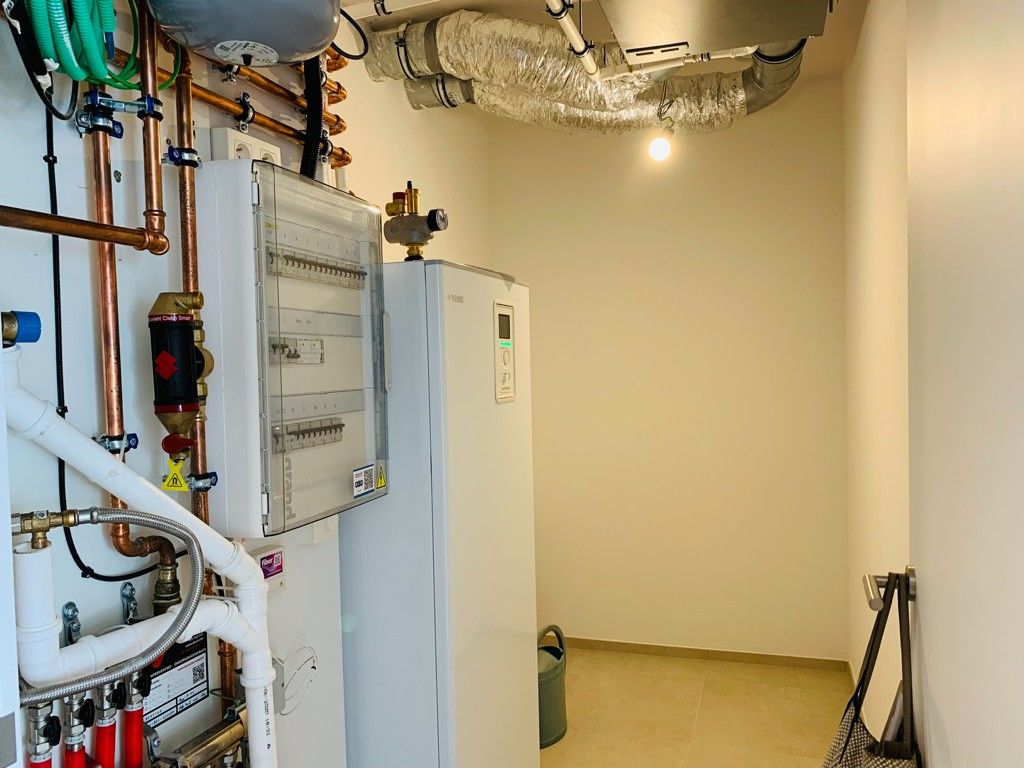 TE HUUR: Nieuwbouwappartement met 2 slaapkamers en dubbele terrassen foto 9