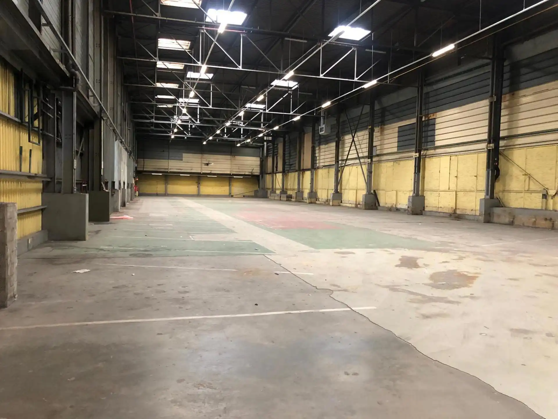 Magazijn van ca. 10.000m²  verdeeld over 2 verdiepingen glv 7.000m² en 1ste V 3.000m²  te Vilvoorde foto 7