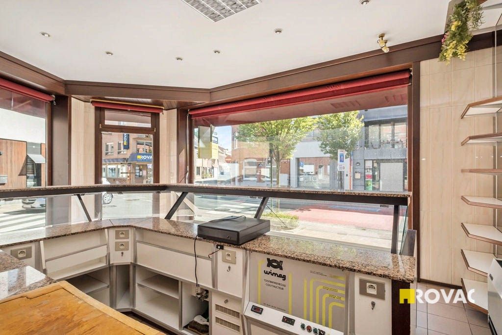 Zeer ruime woning met handelsmogelijkheden foto 23