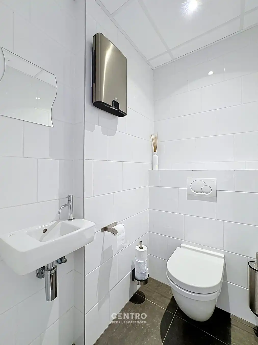 Prachtig afgewerkte kantoorruimte op interessante ligging! foto 27