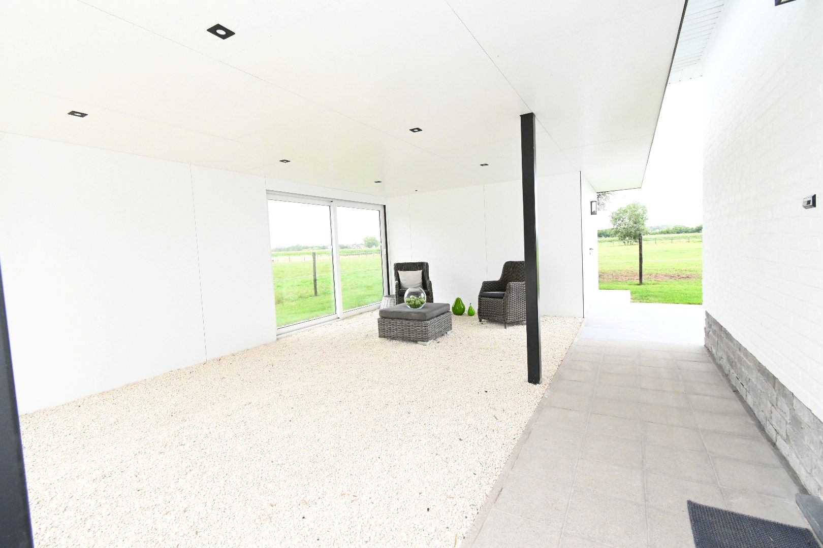 Alleenstaande bungalow met garage en tuin te Maldegem foto 3