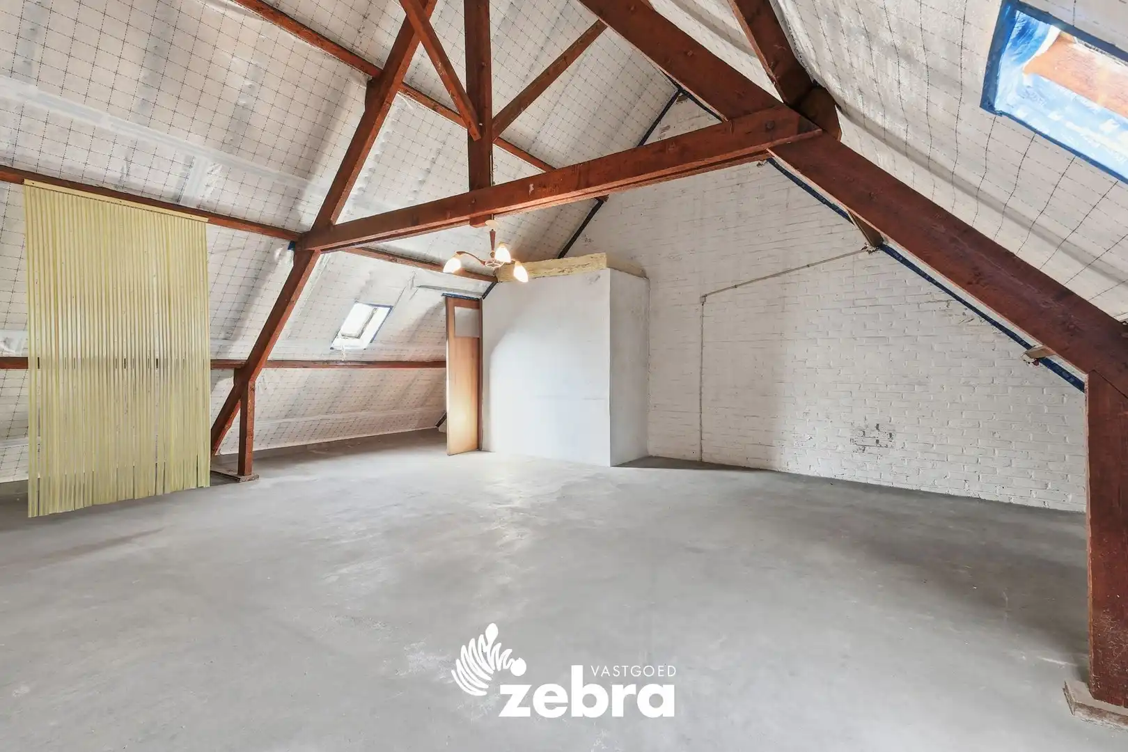 Woning met veel potentieel, 3 slaapkamers en ruime zolder in hartje Tielt! foto 16