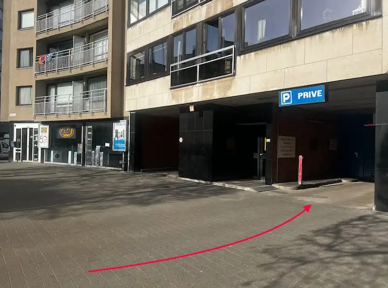 Autostaanplaats te koop gelegen in de Leopold Parking foto 2