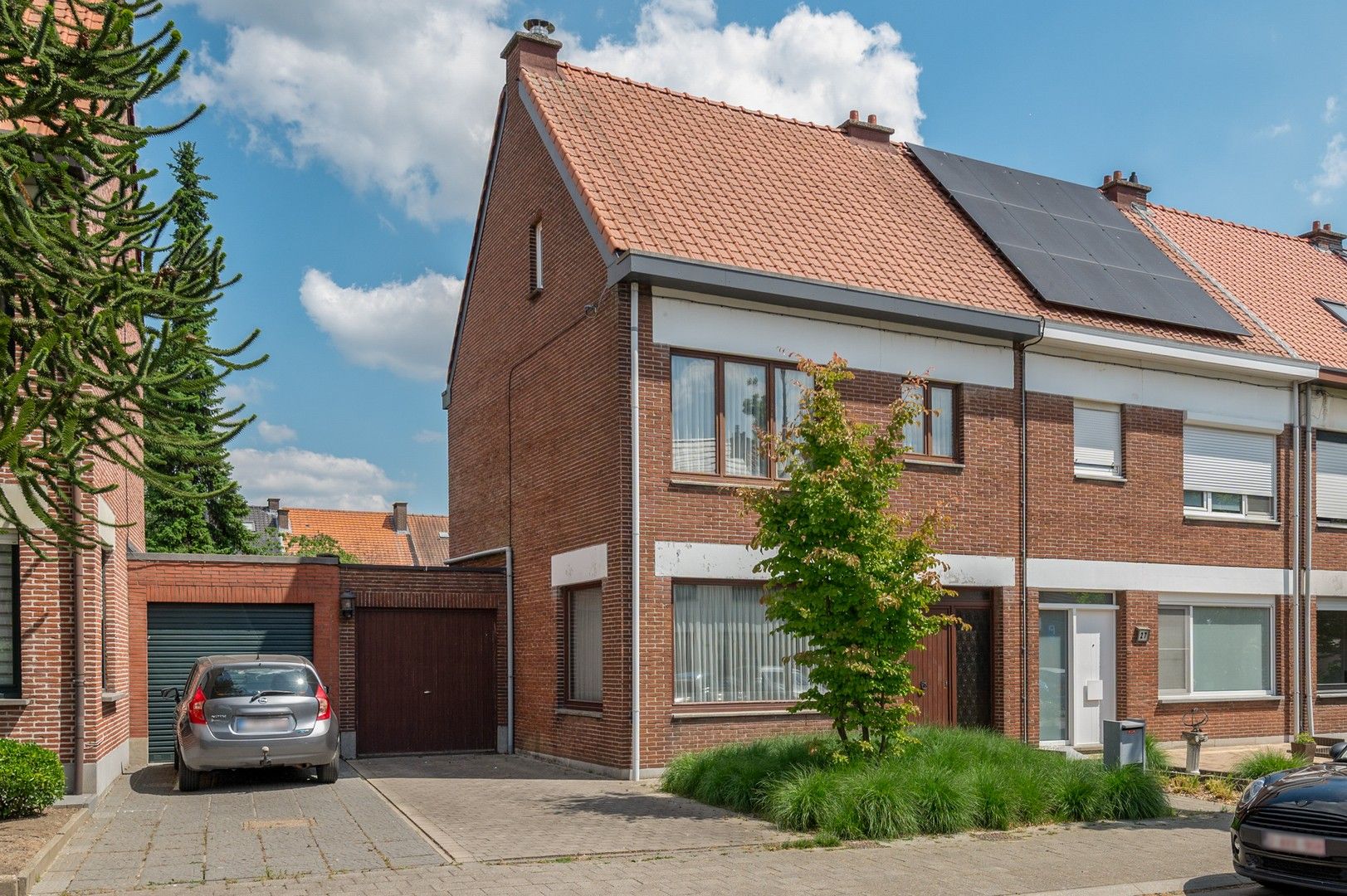 Hoofdfoto van de publicatie: Te renoveren eengezinswoning met 5 slaapkamers en leuke tuin