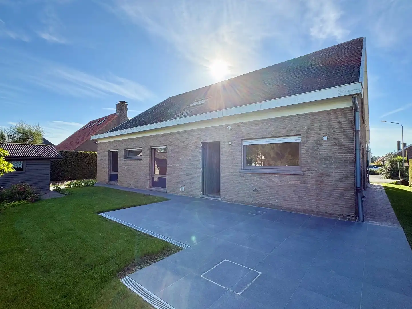 Ruime alleenstaande woning te koop met veel potentieel in Bissegem  foto 6