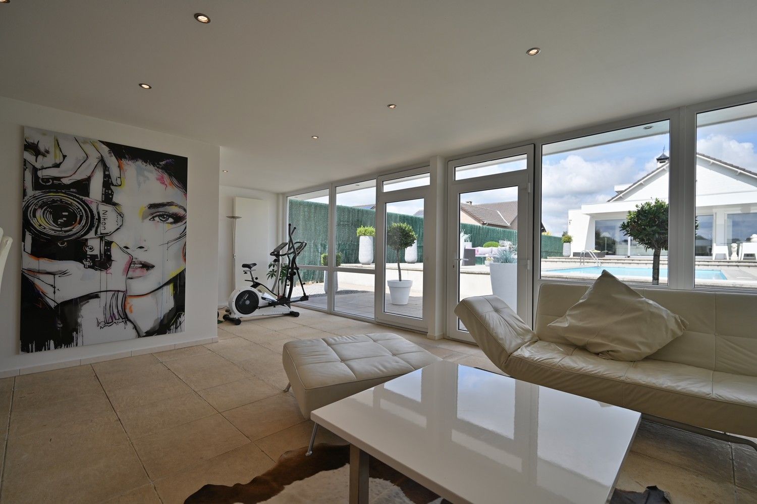 Ruime woning met zwembad en royaal poolhouse, op rustige locatie in Rekem, direct grenzend aan velden foto 26