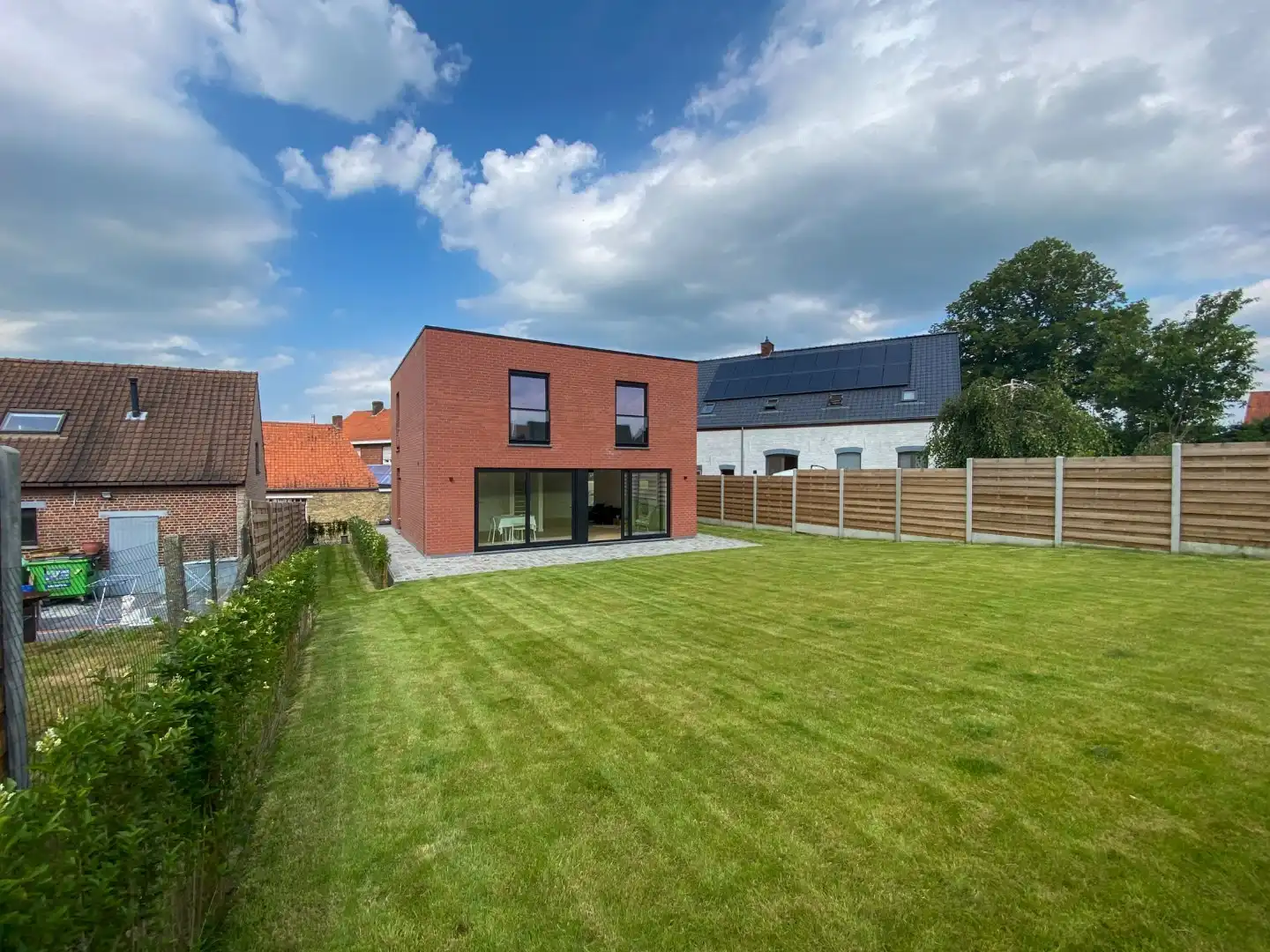 Recente woning met 3 slaapkamers, ruime oprit en tuin foto 22