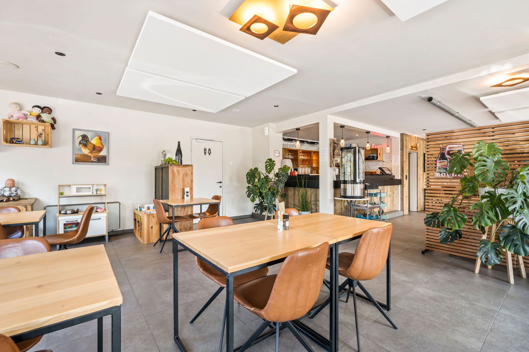 Goeddraaiend restaurant/brasserie met grote woongelegenheid foto 8