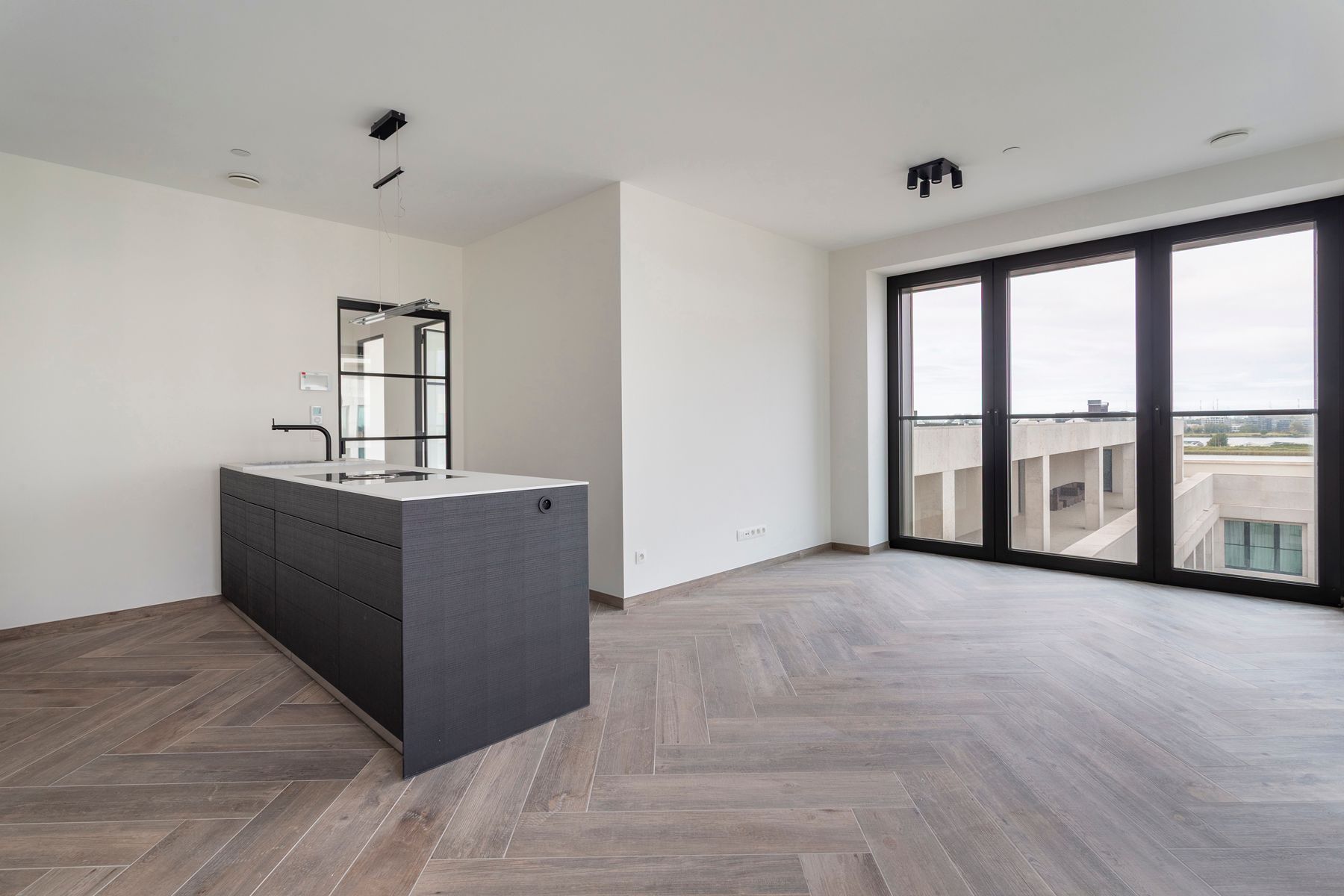 Luxueus nieuwbouwappartement met ruim winter/zomer terras. foto 4