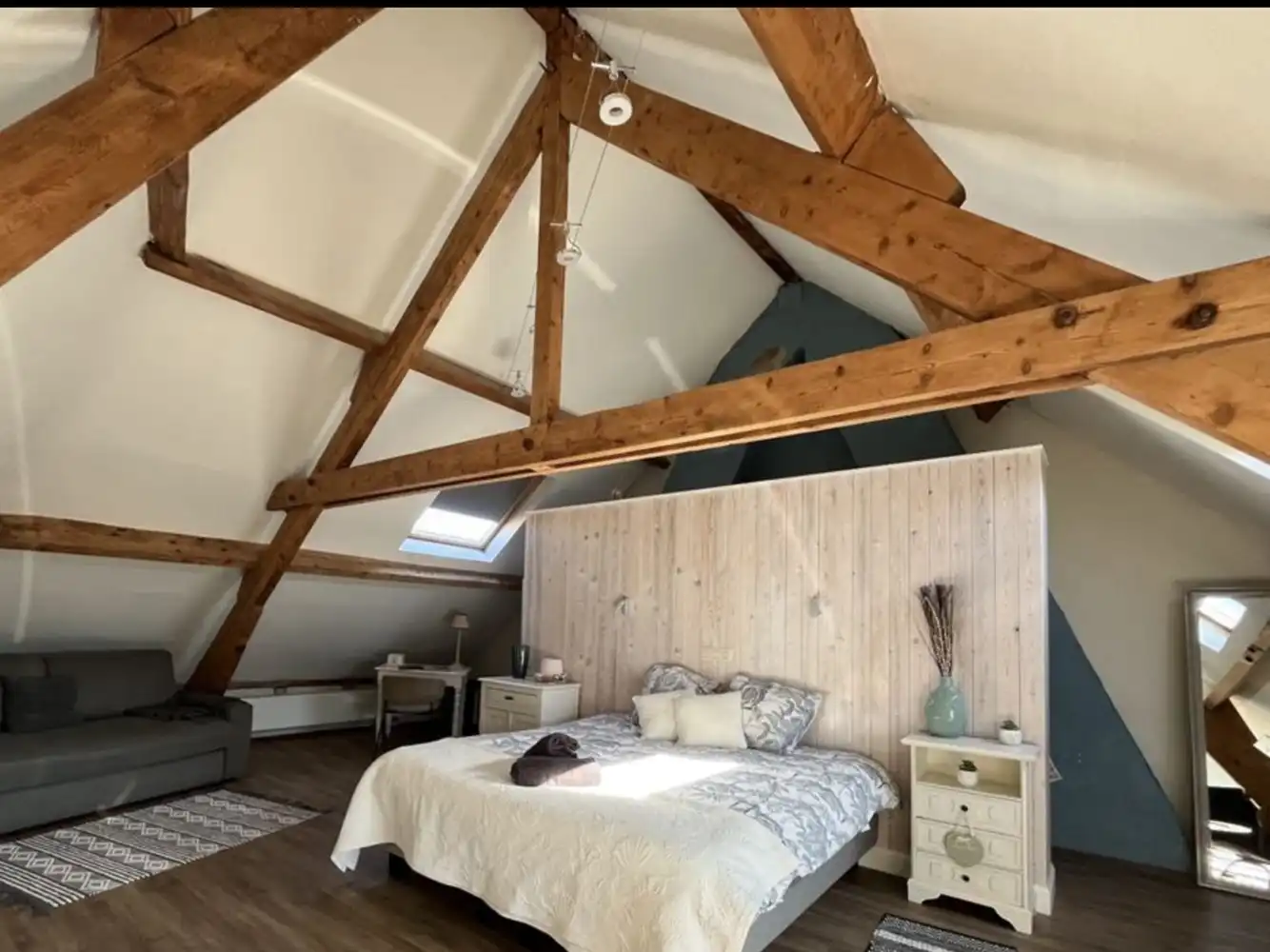Op steenworp van Brugge centrum, INSTAPKLAAR CHARMANT ENERGIEZUINIG RUIM BURGERHUIS met MOOIE GROTE TUIN , 3 SLPKS en 3  badkamers foto 4