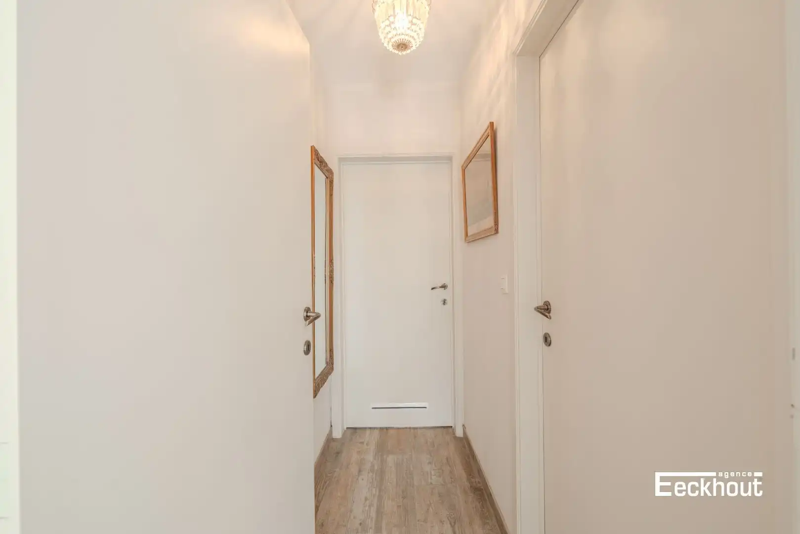Gerenoveerd appartement met uitzonderlijk groot terras! foto 17