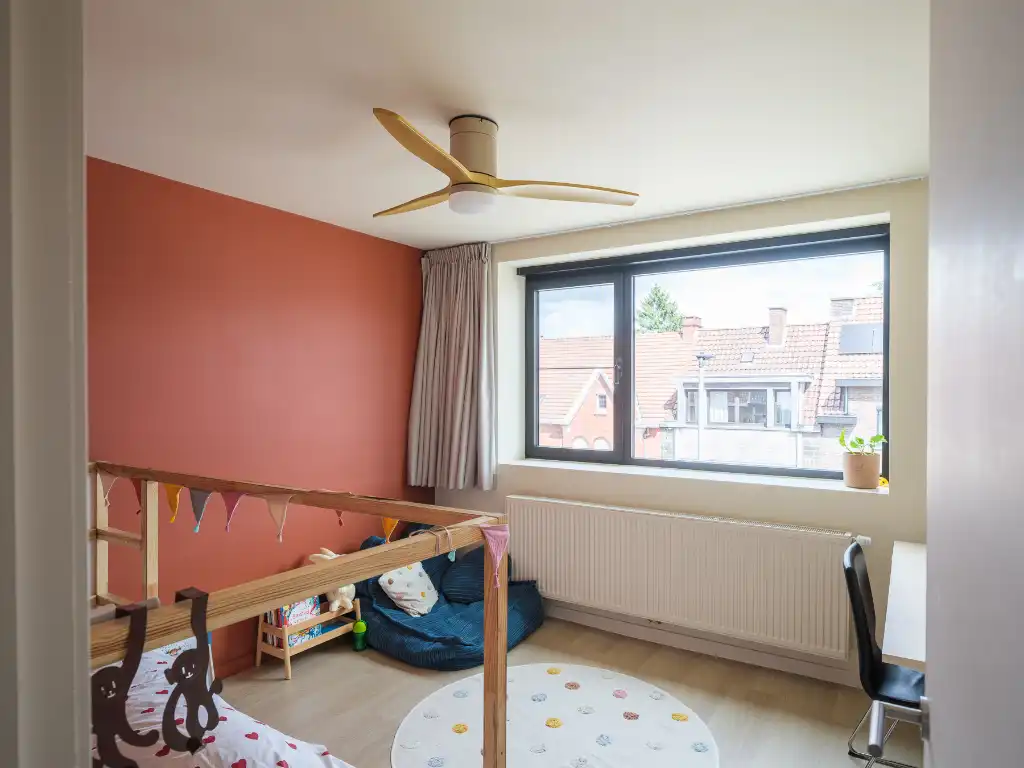 Karaktervol gerenoveerde gezinswoning met o.m. vier slaapkamers en twee badkamers foto 19