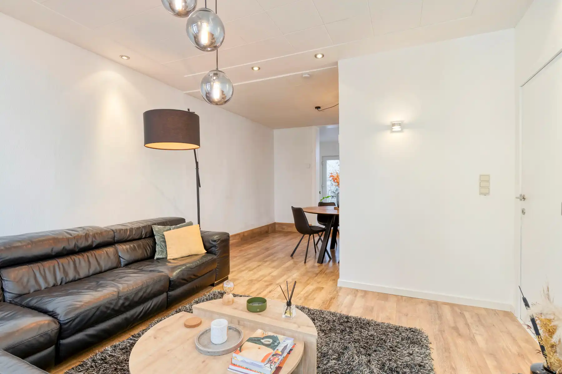 Instapklare & gerenoveerde tweegevelwoning met 4 slaapkamers foto 4