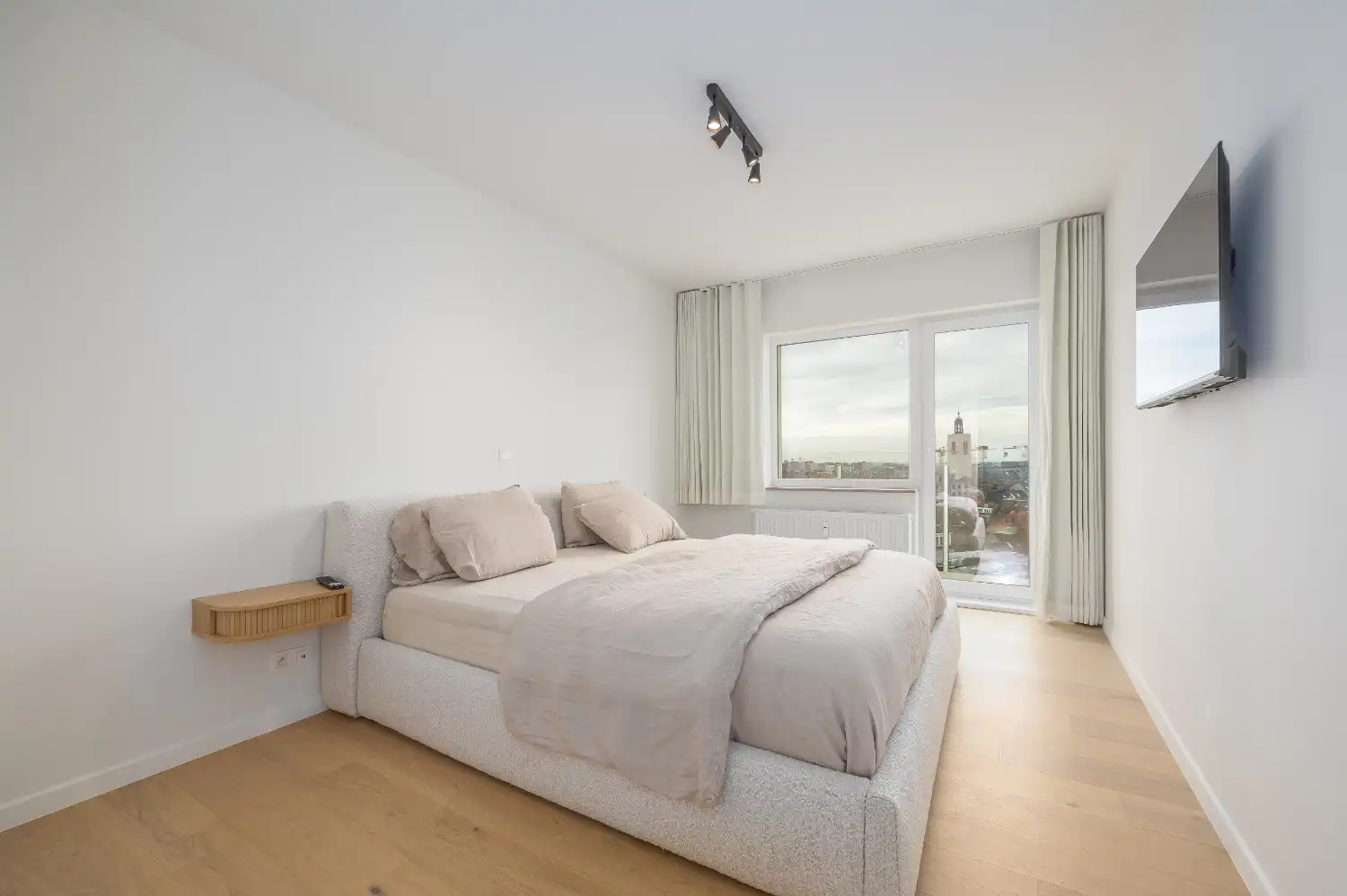 Gerenoveerd appartement met frontaal zeezicht foto 26