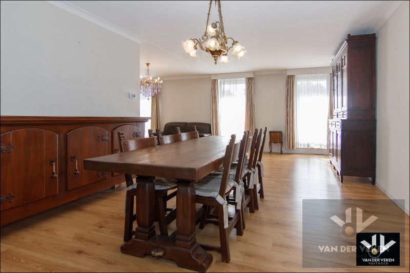 Ruim en zeer goed onderhouden triplex met veel mogelijkheden op goed bereikbare locatie in het gezellige Diepenbeek foto 9