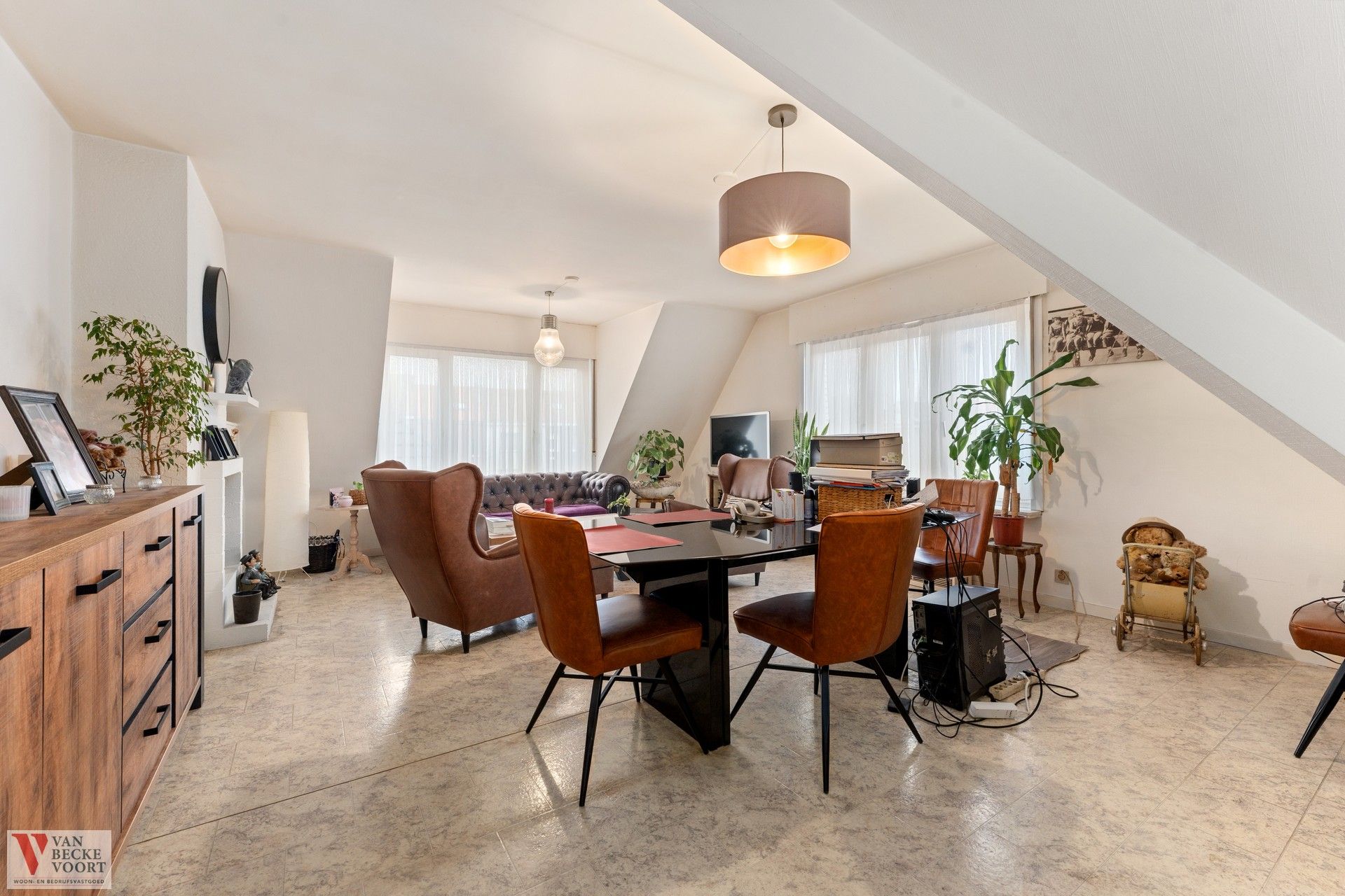 Halfopen woning opgedeeld in 2 units foto 15