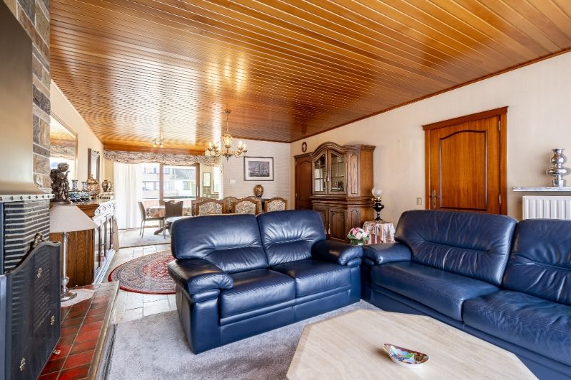 Bel-etagewoning met potentieel in hartje Izegem. foto 6