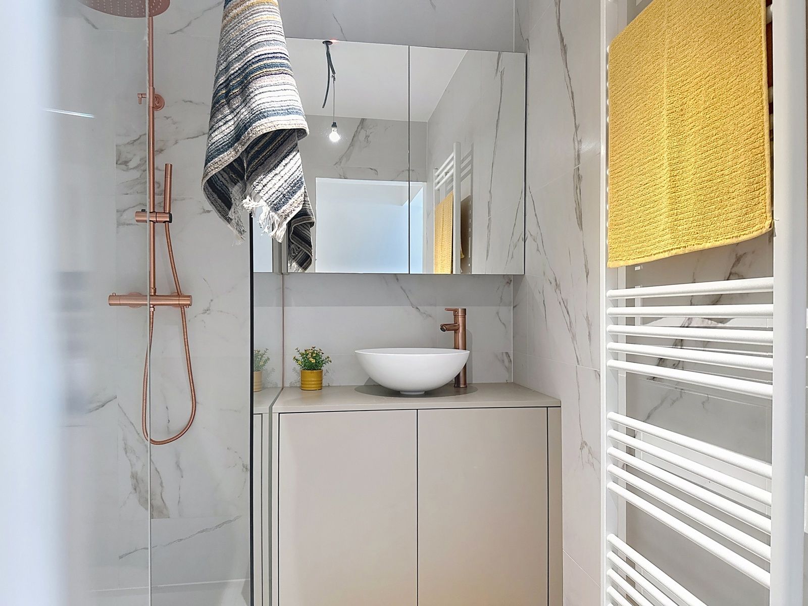 Stijlvol gerenoveerde arbeiderswoning met moderne allure foto 27