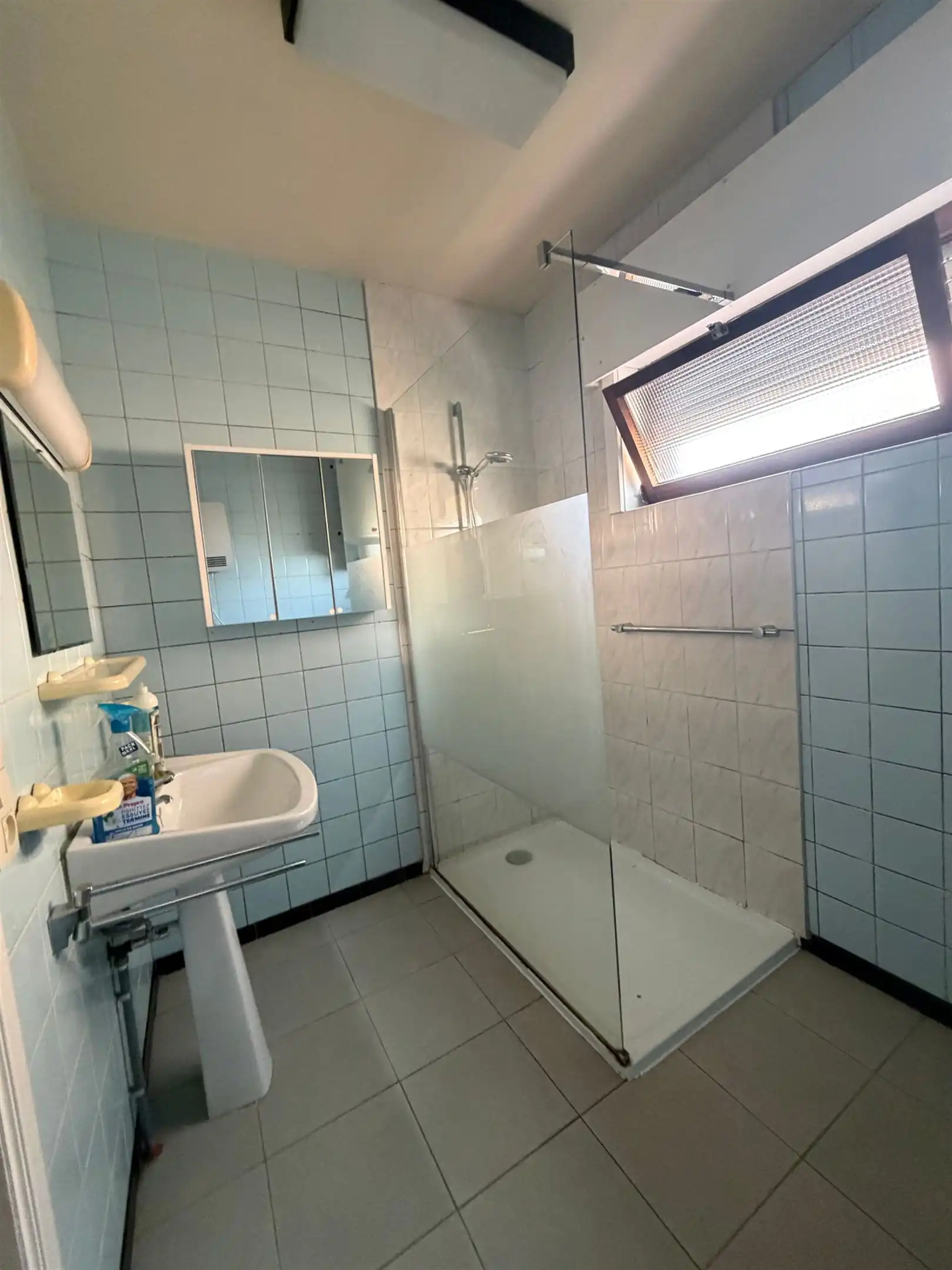 HOB met zonnige tuin en drie slaapkamers foto 8
