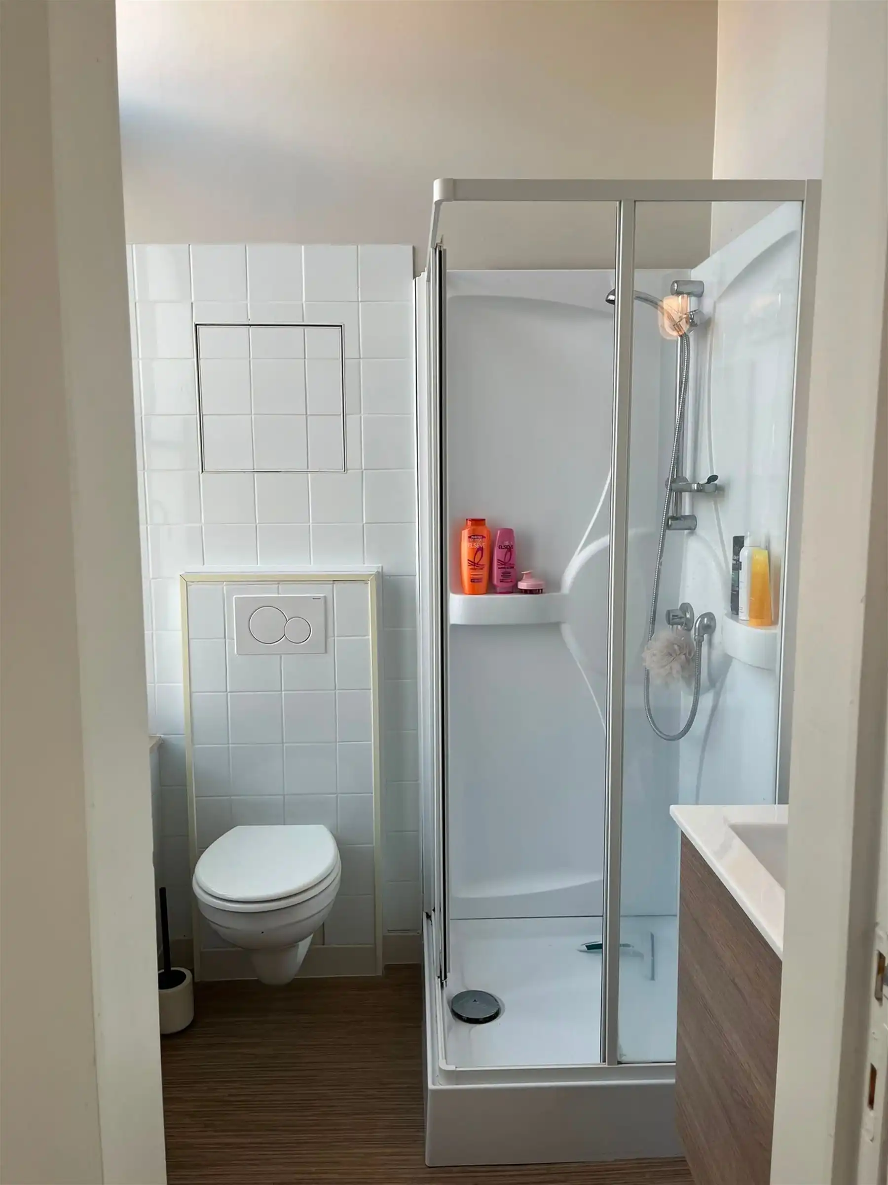 Ruime studenten kamer met eigen sanitair en keuken foto 7