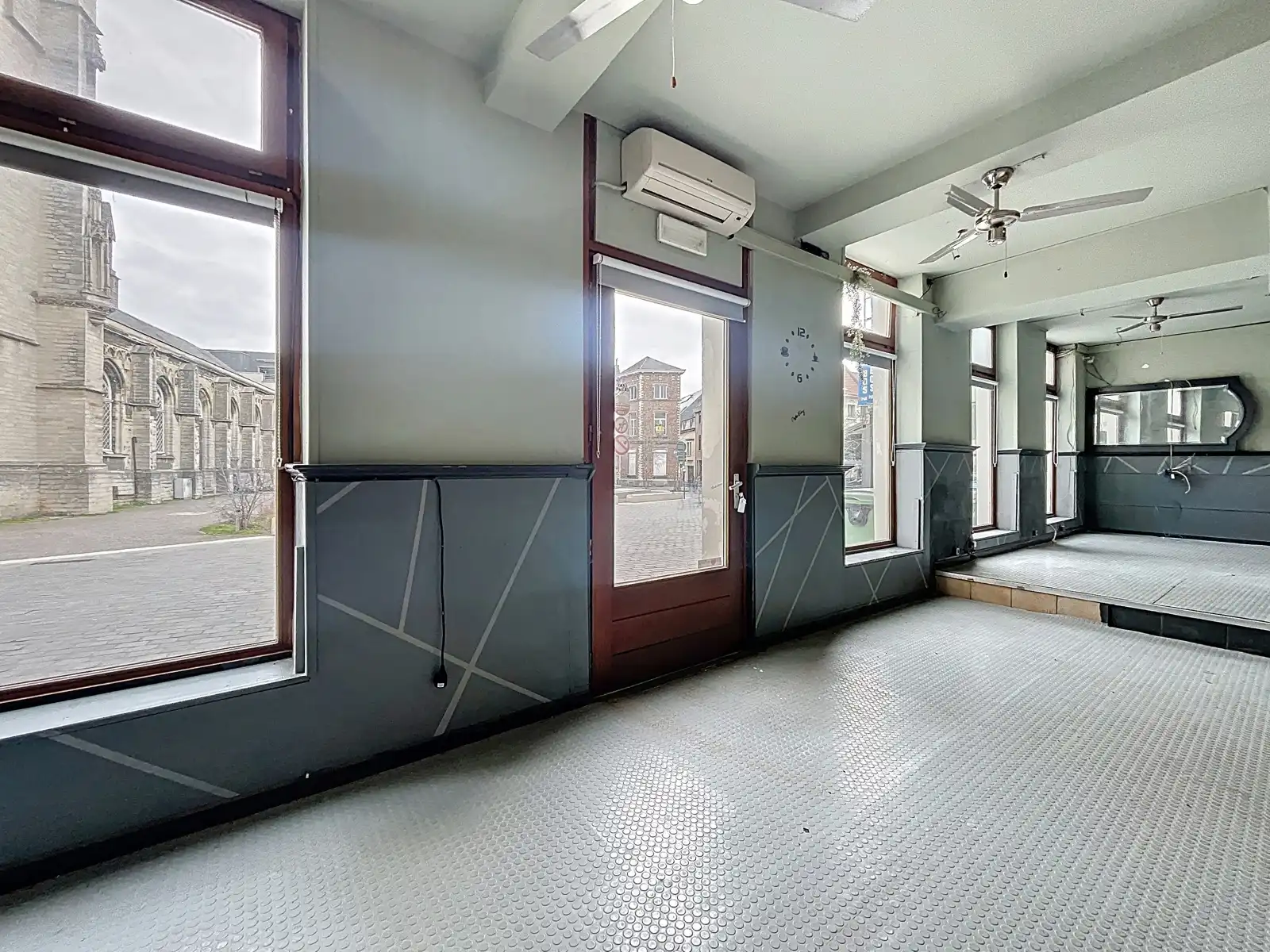 Handelspand met woongelegenheid op de Markt van Tienen foto 4