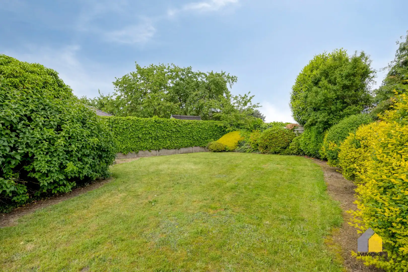 Te renoveren woning met 3 slpks op een perceel van 6 a 44 ca. foto 4