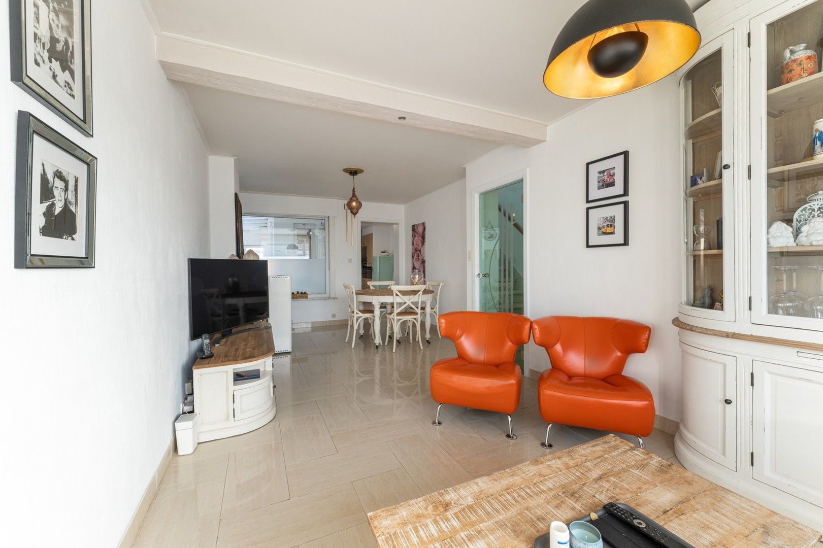 Instapklare woning met 3 slaapkamers, garage en diepe tuin op 449 m² foto 3