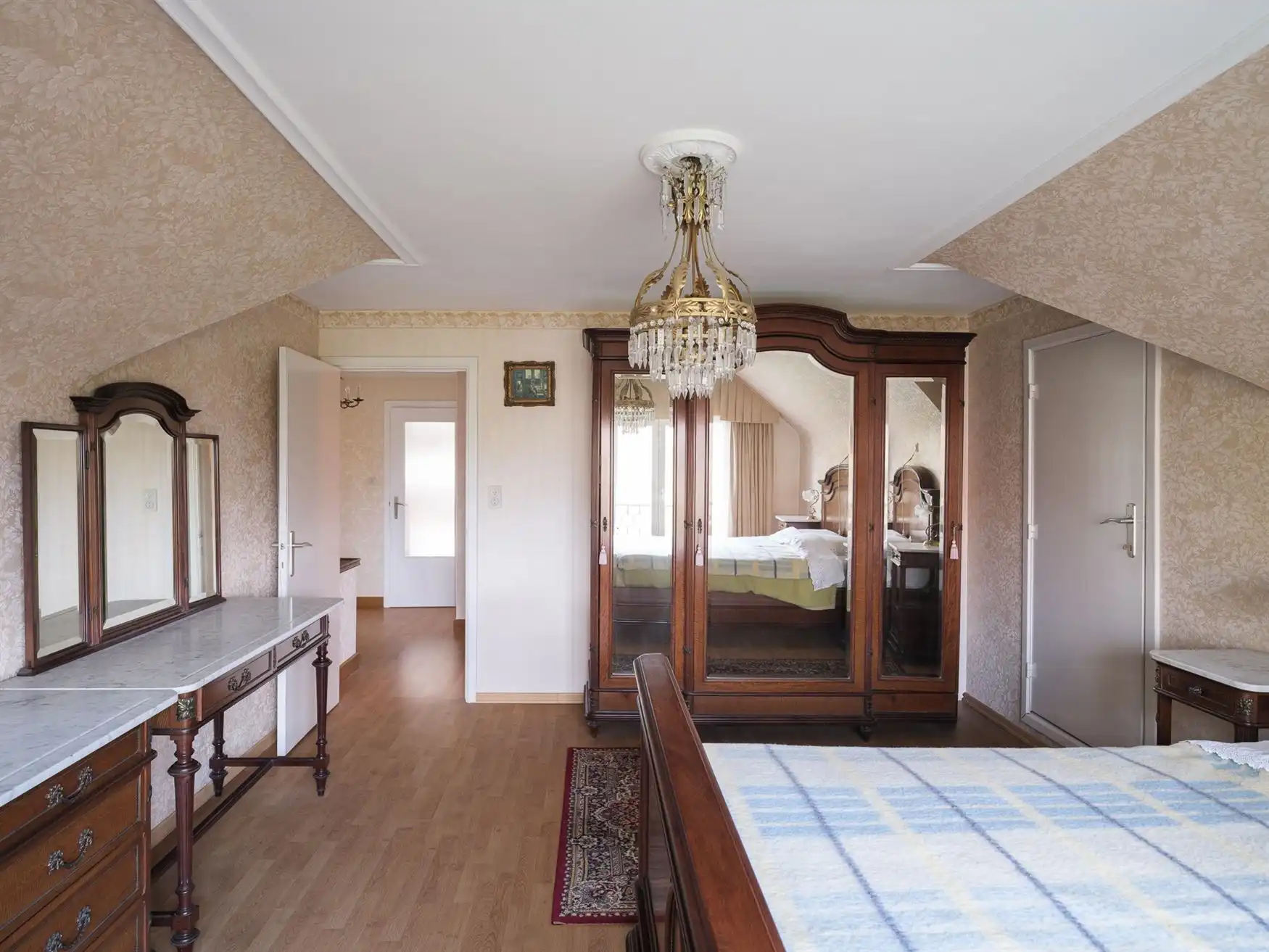 Ruime gezinswoning met vier slaapkamers en tuin in Drongen. foto 20