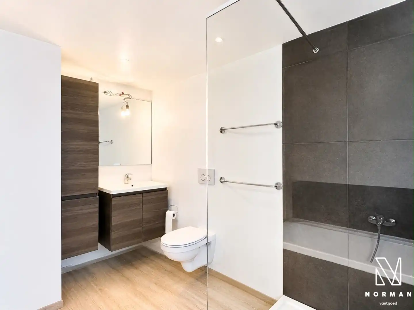 Woning met 4 slaapkamers, tuin en garage te koop in centrum Kuurne! foto 17