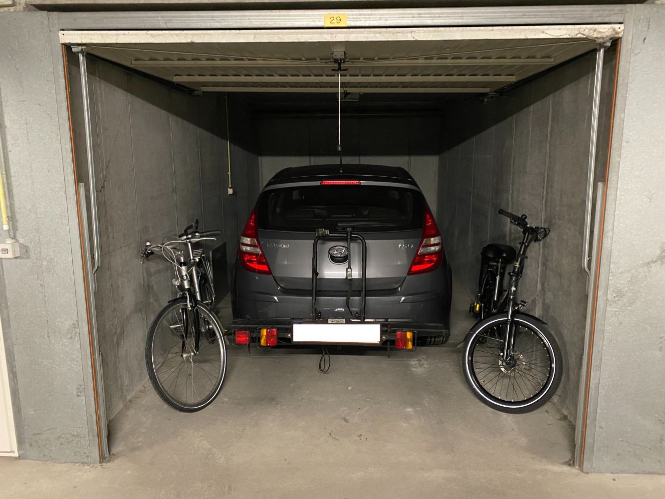 Gesloten garagebox op gunstige locatie foto 2