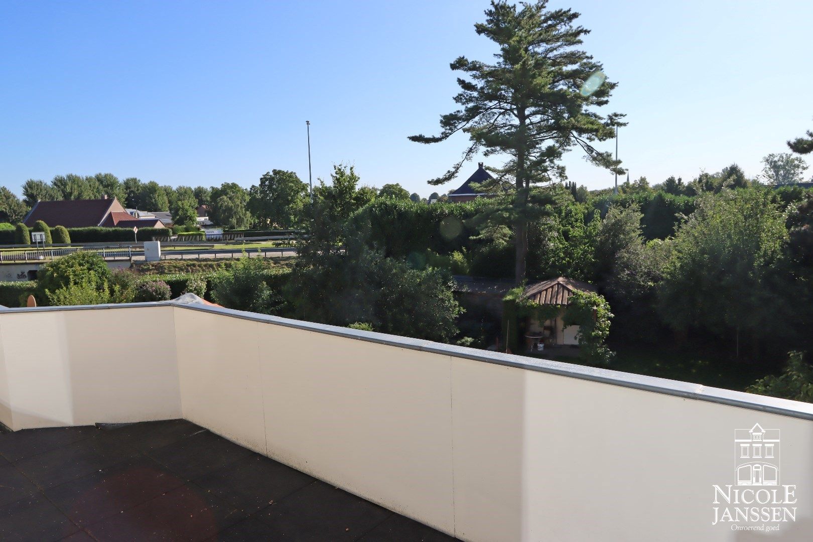 Mooi verzorgd appartement met twee slaapkamers en terras foto 11