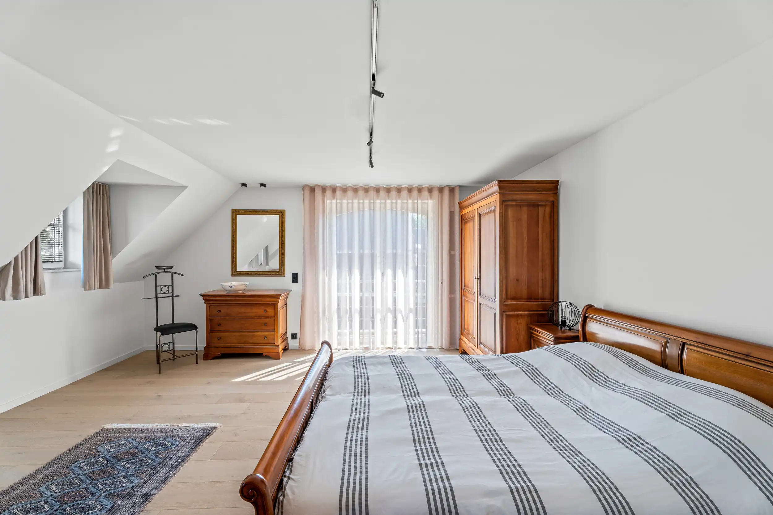 Luxueus gerenoveerde herenwoning  met loods op 2.137m² foto 15