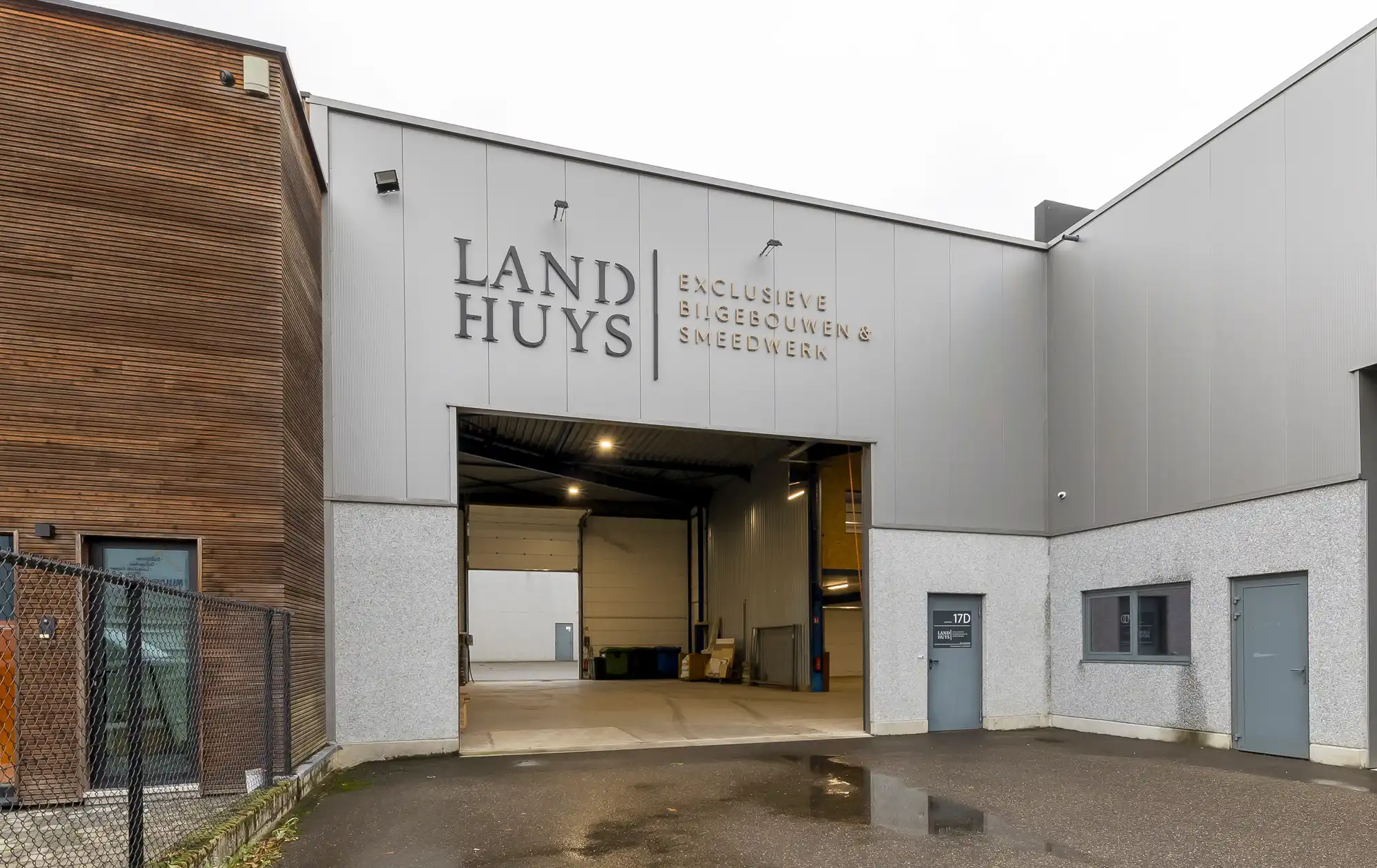  Zoeken op trefwoorden ... Vergelijk aanbiedingen TE KOOP: Bedrijfshal van 850m2 op gunstige locatie in Bree (industrieterrein Vostert) foto 3