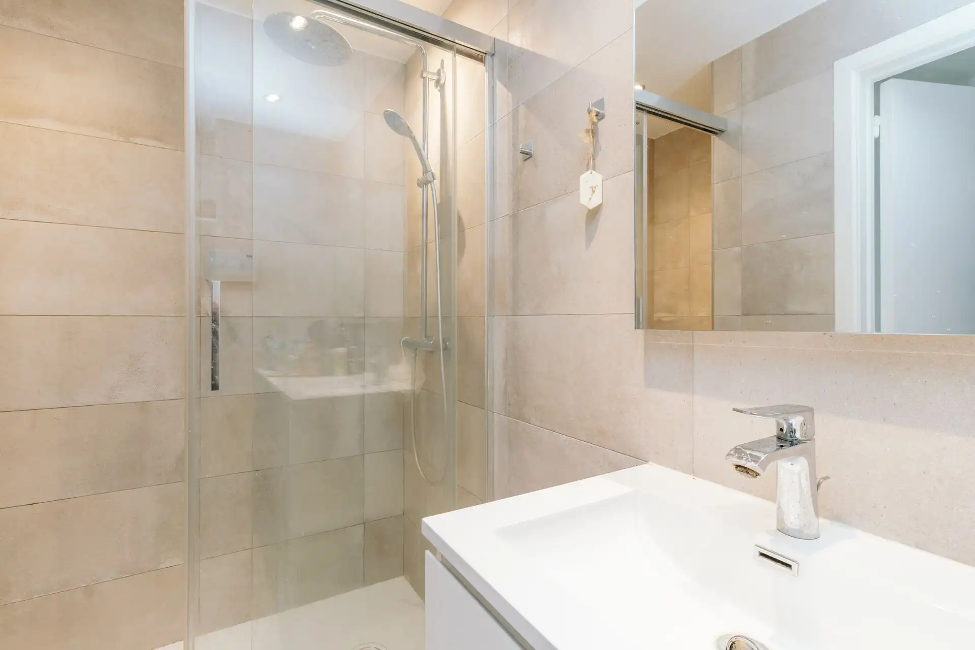 Instapklaar en energiezuinig appartement in Wilrijk! foto 14