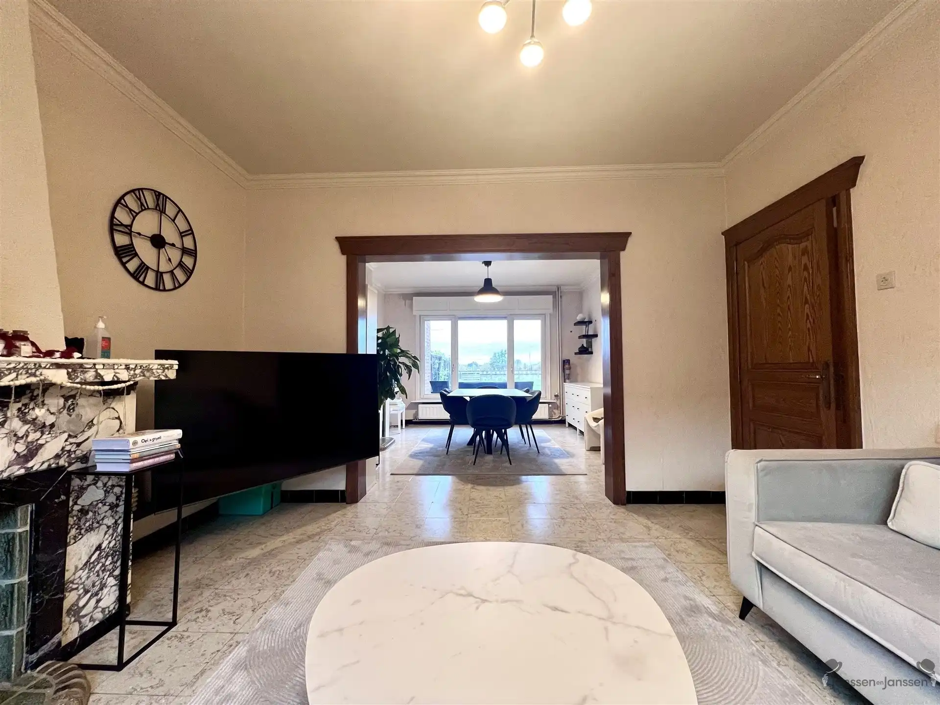 Rijwoning met 4 slaapkamers & tuin foto 2