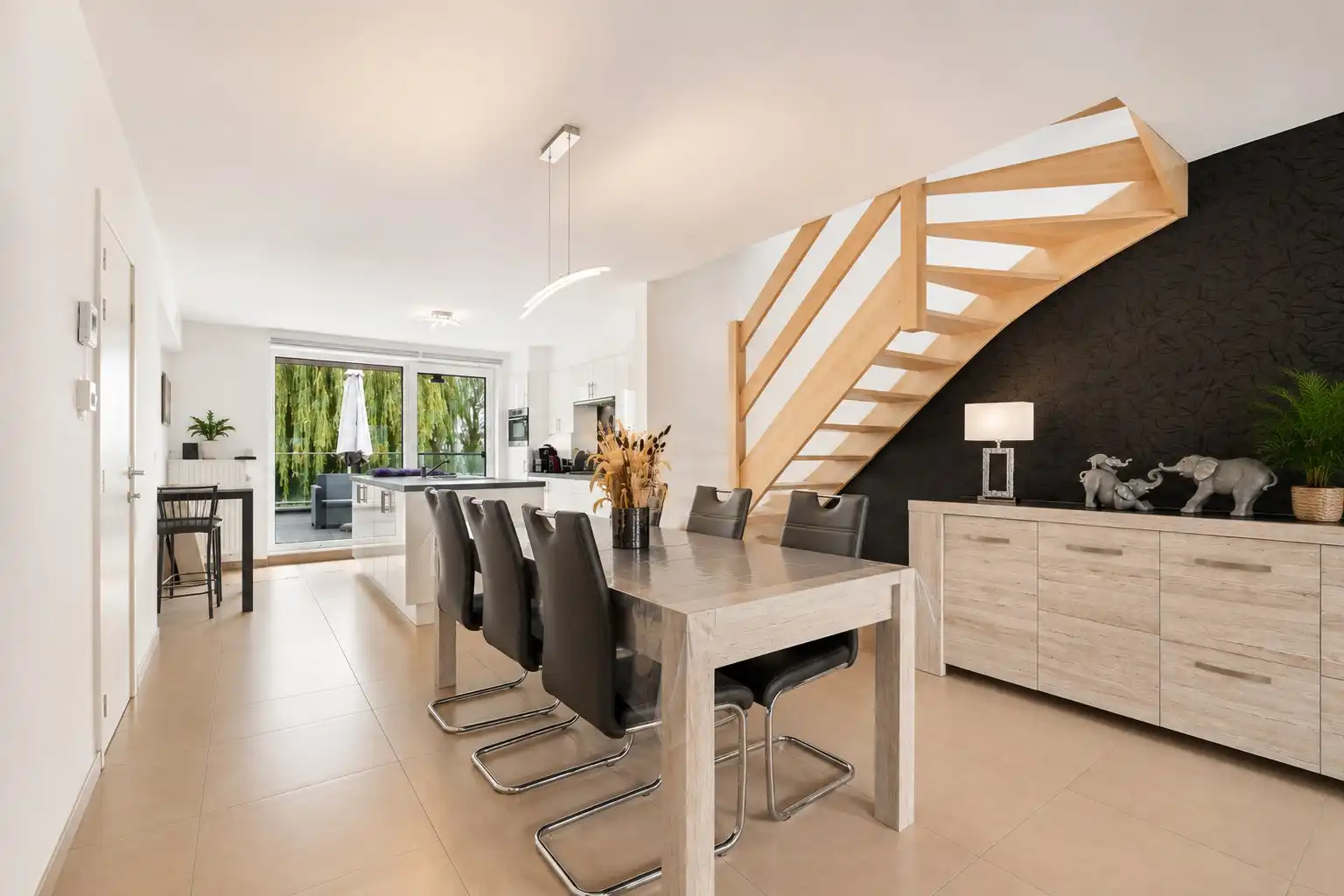 Ruim en lichtrijk 3 SLK duplex appartement foto 4