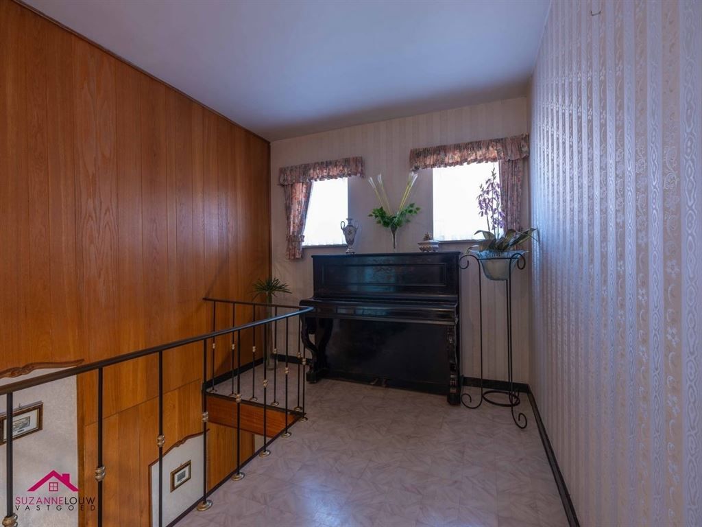 Half vrijstaande woning met garage foto 31