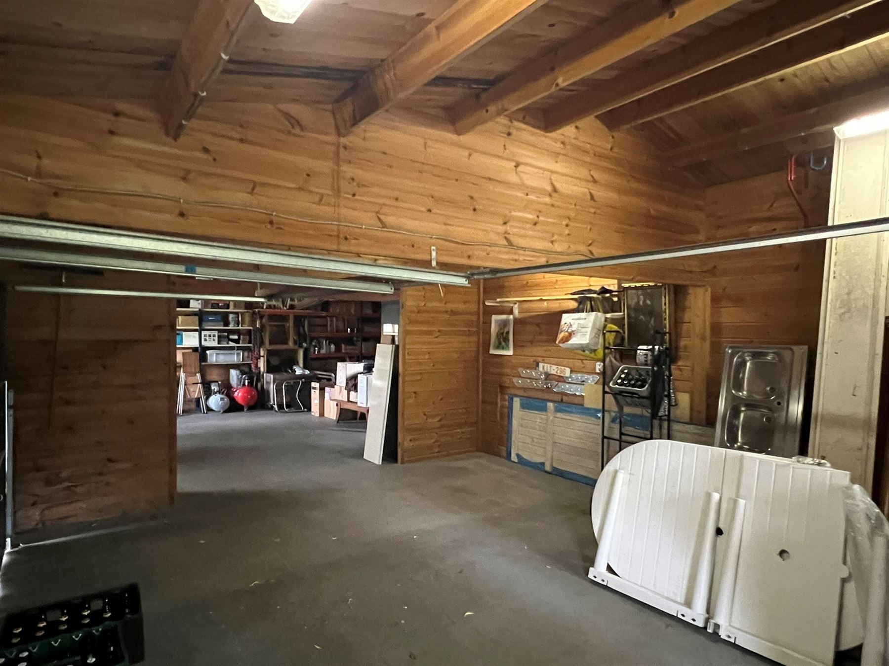 Comfortabele woning met een prachtige tuin en praktische bijgebouwen foto 14