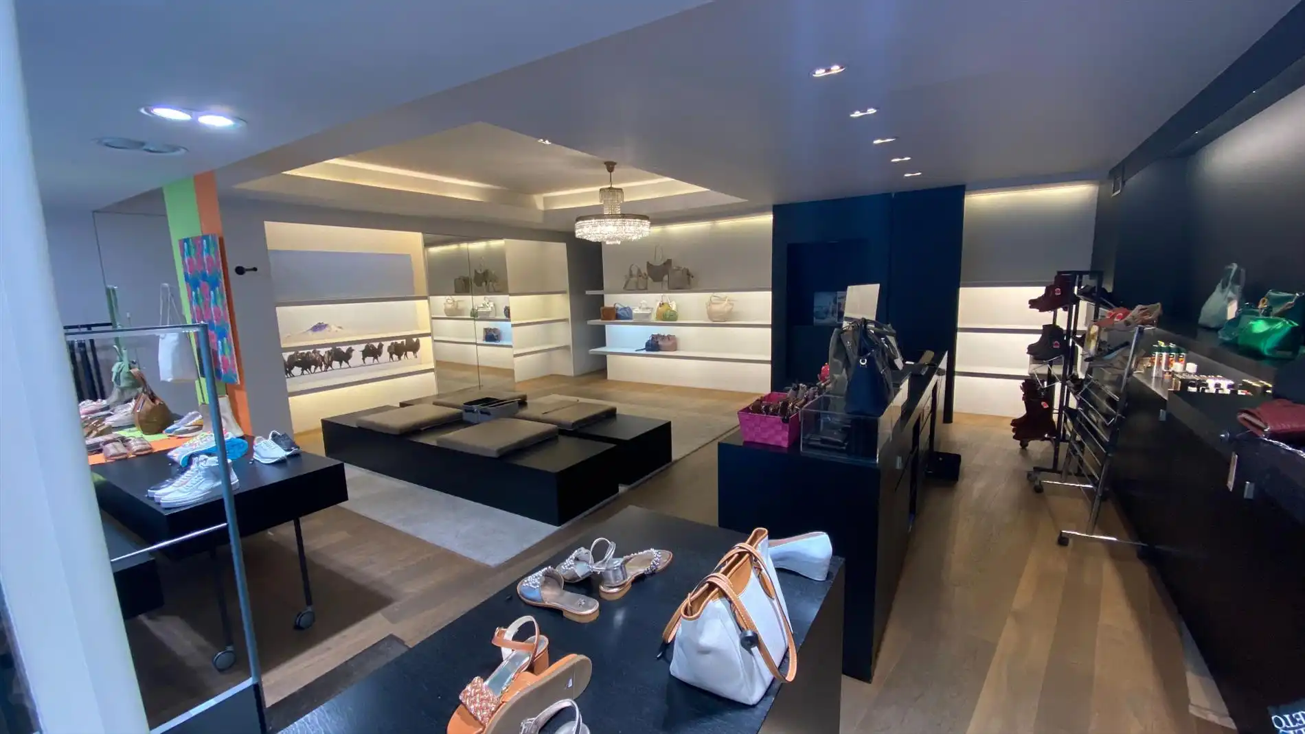 Top gelegen instapklaar handelspand te Lokeren - Kerkstraat foto 3