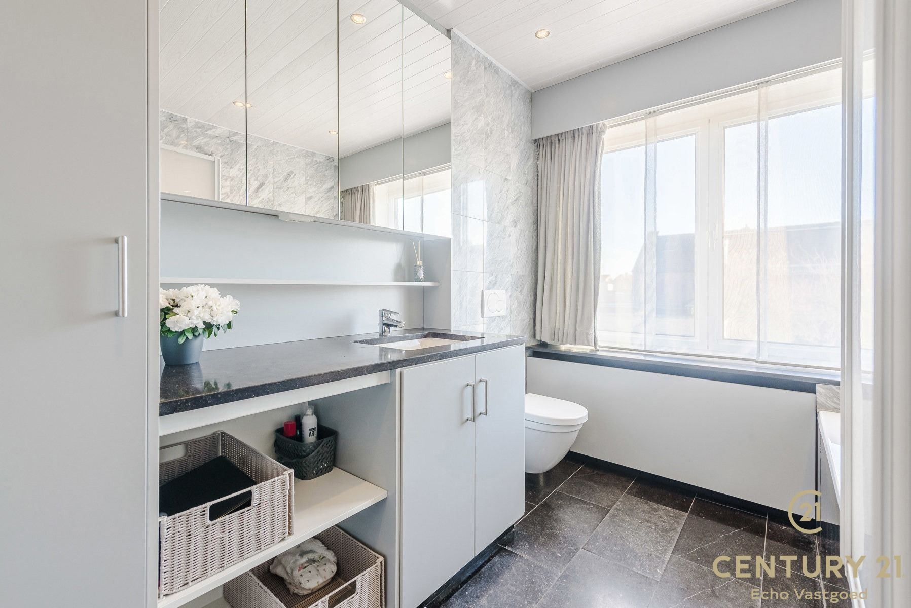 gerenoveerde gezinswoning met 3 slpk, garage en zonnige tuin foto 19