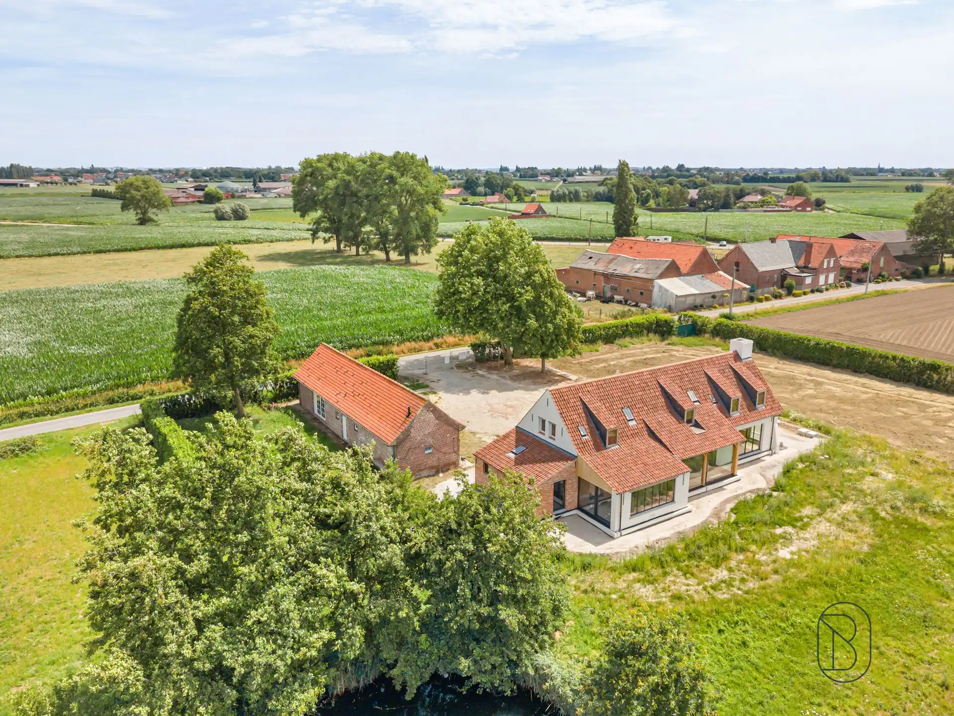 Uniek casco-landhuis met bijgebouw en vijver op TOP ligging! foto 9