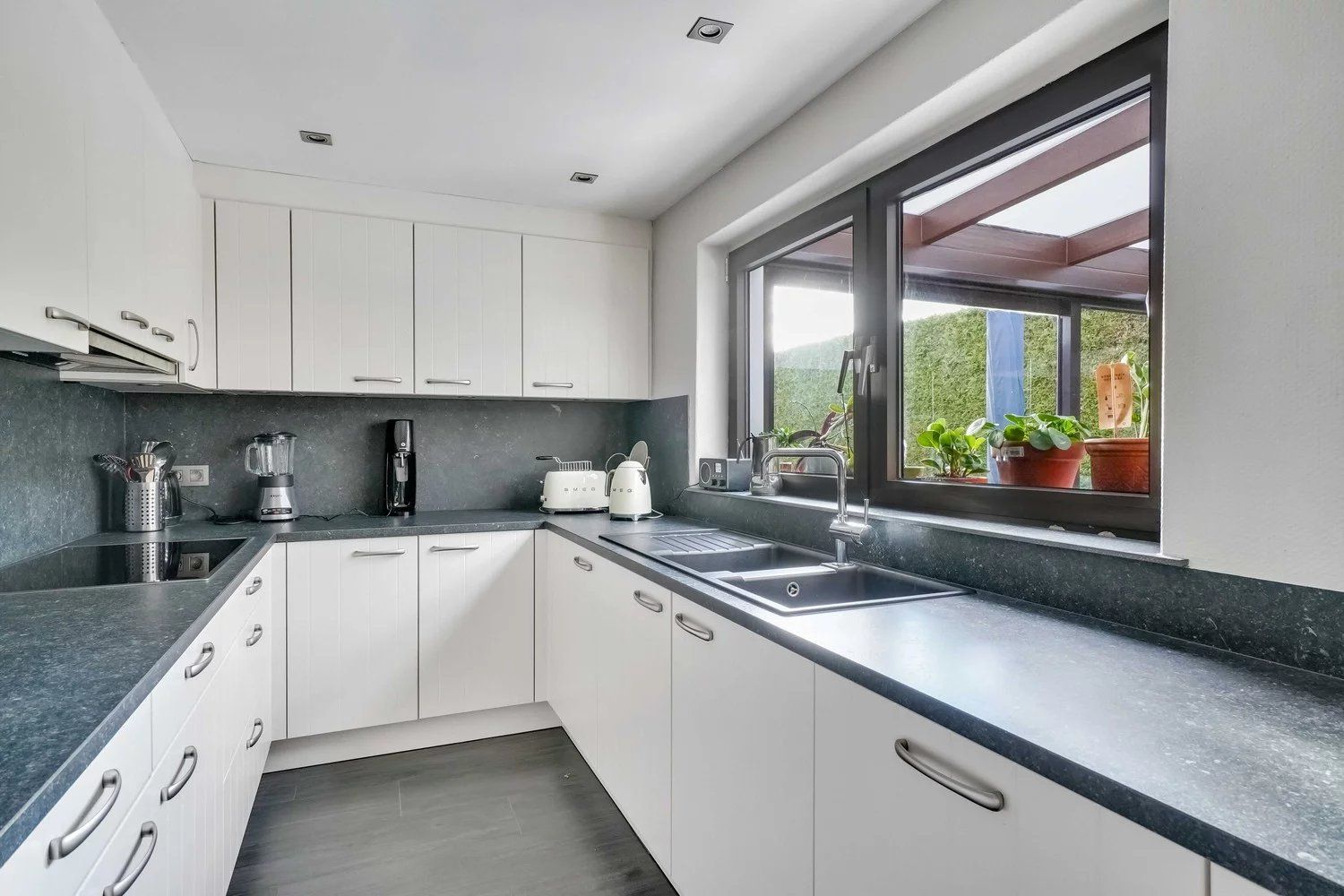Degelijk gerenoveerde, rustig gelegen woning foto 17