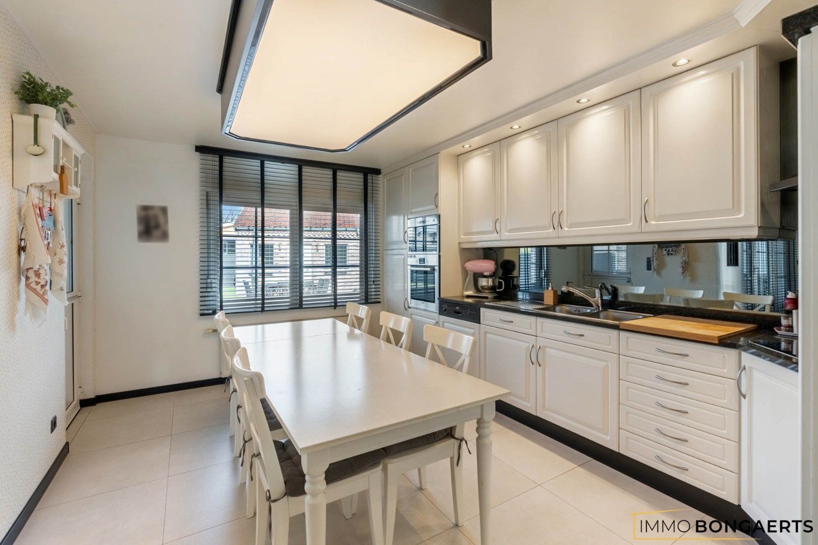 Instapklare woning met 4 slaapkamers en zwembad foto 12