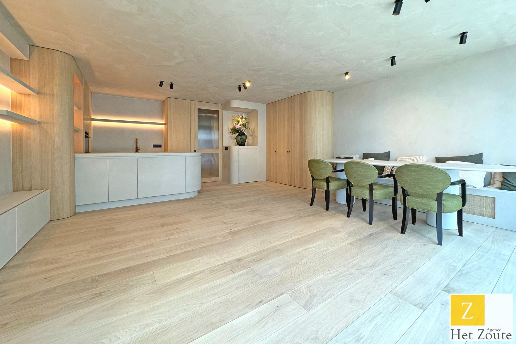 Luxueus gerenoveerd appartement op 30m van zee in Het Zoute foto 10