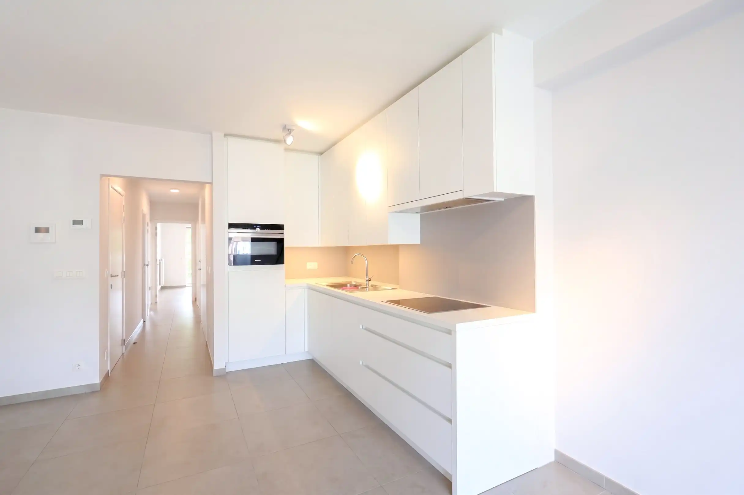 Instapklaar appartement met terras op toplocatie! foto 5