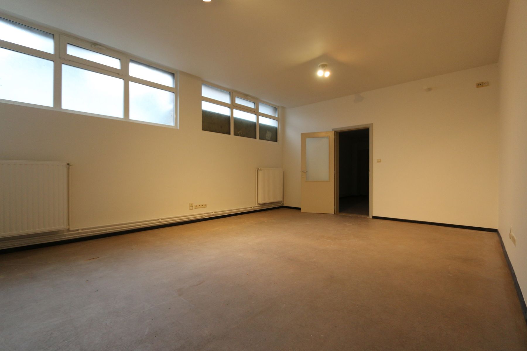 Handel 220 m² + kelder + drukke ligging + optie parking foto 16