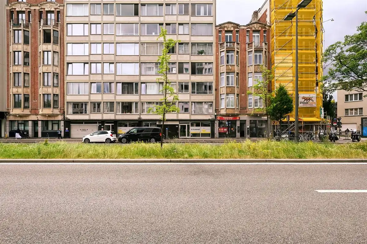 Te renoveren 2-slaapkamerappartement vlak bij Zurenborg foto 16
